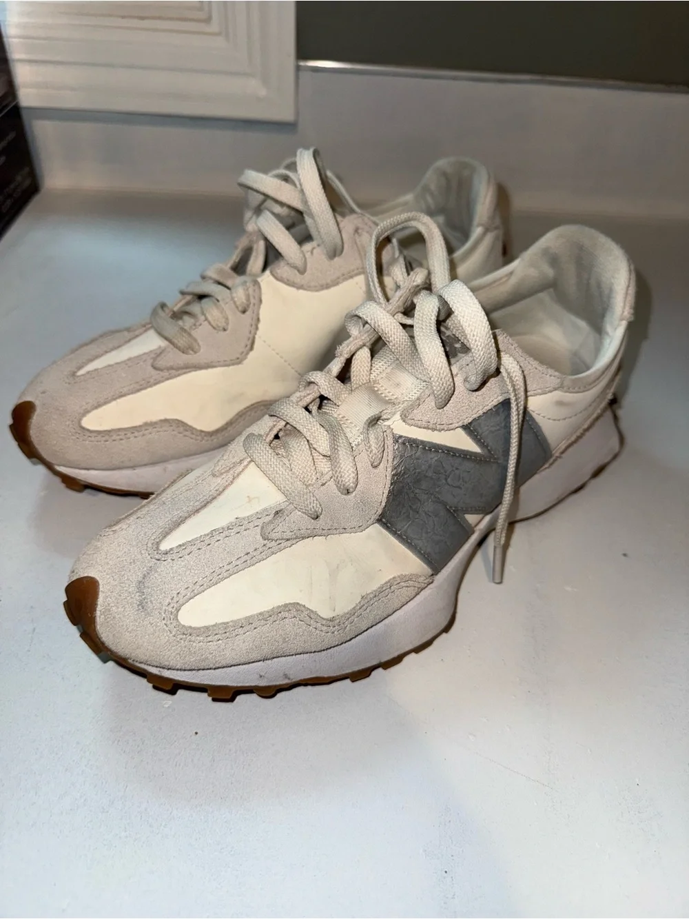 New Balance 327 Sneakers